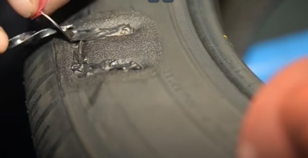 Ремонт боковых порезов на грузовых радиальных шинах заплатами Centech